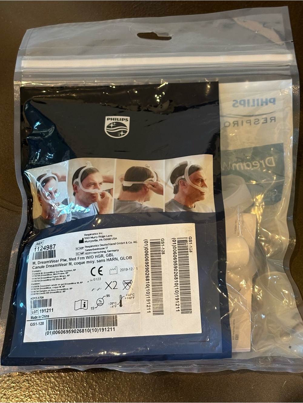 Respironics 1124987 DreamWear Gel Pillows Medium Single Cushion & Medium Frame - Picture 3 of 5